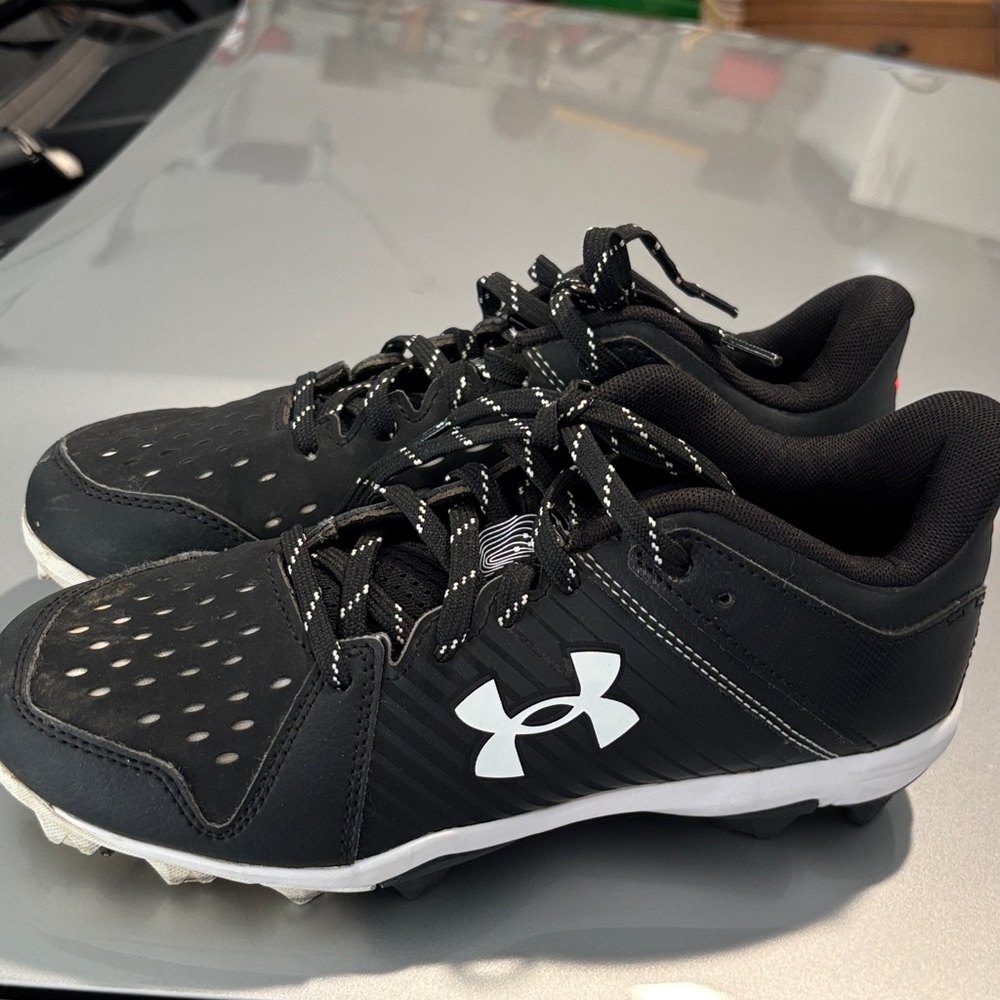 Under Armour Kids Black Sneakers with White Details cleats